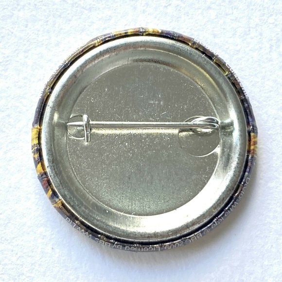 2009 BBC Doctor Dr Who Exploding Tardis Button Pinback 1.25” Pin - Picture 3 of 4